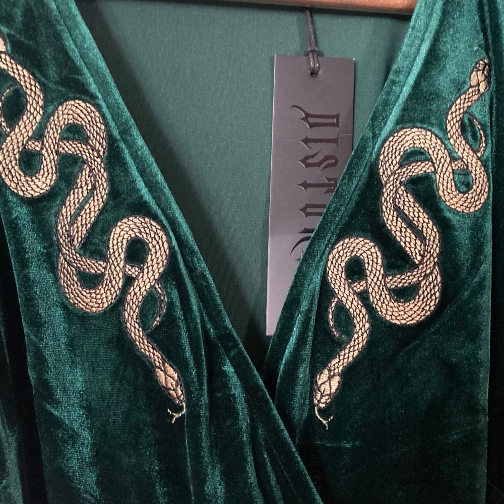 DISTURBIA  Zarina Velour Applique Midi Wrap Dress Emerald Green NWT - Picture 9 of 12